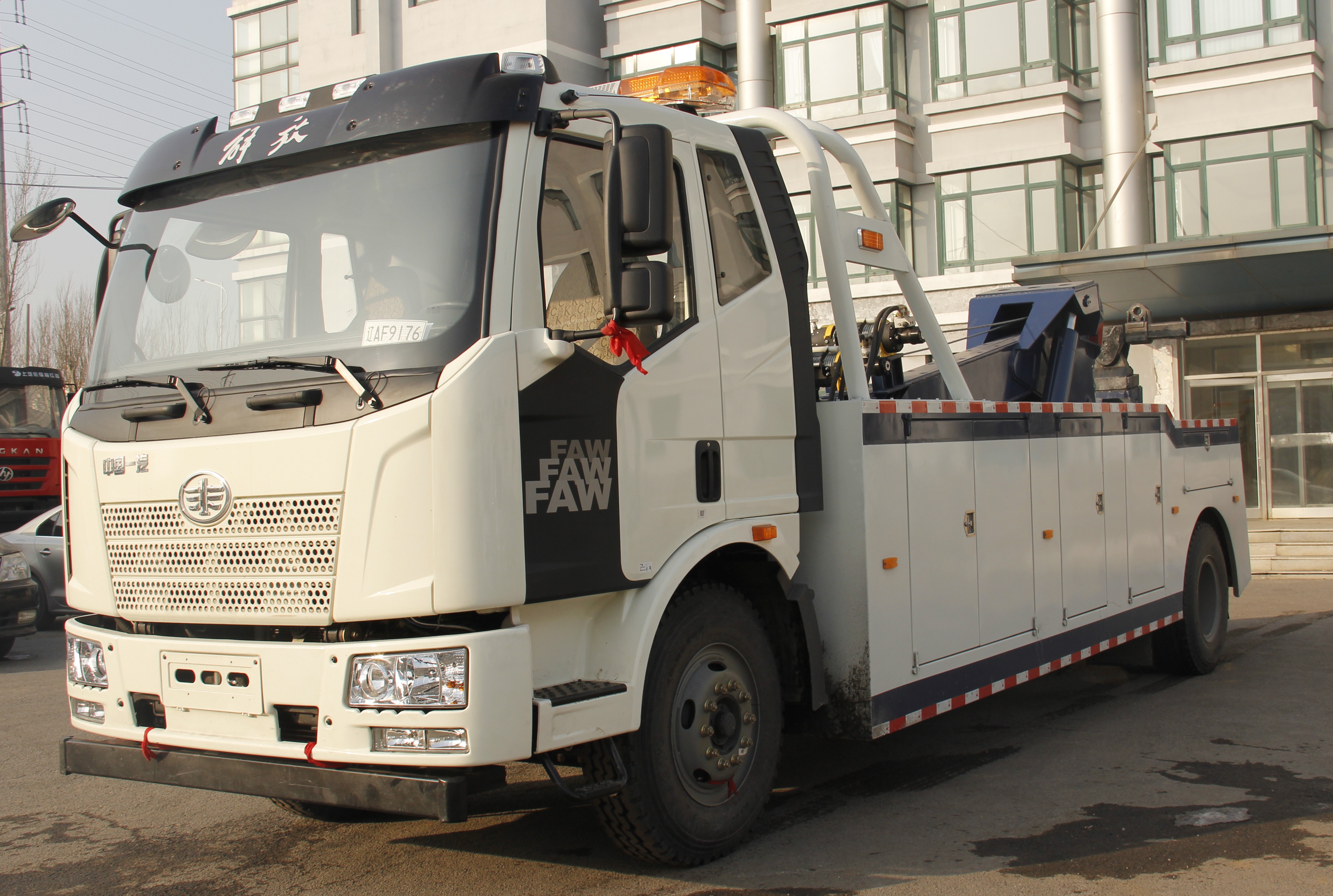 中型拖吊聯體(ti) 清障車