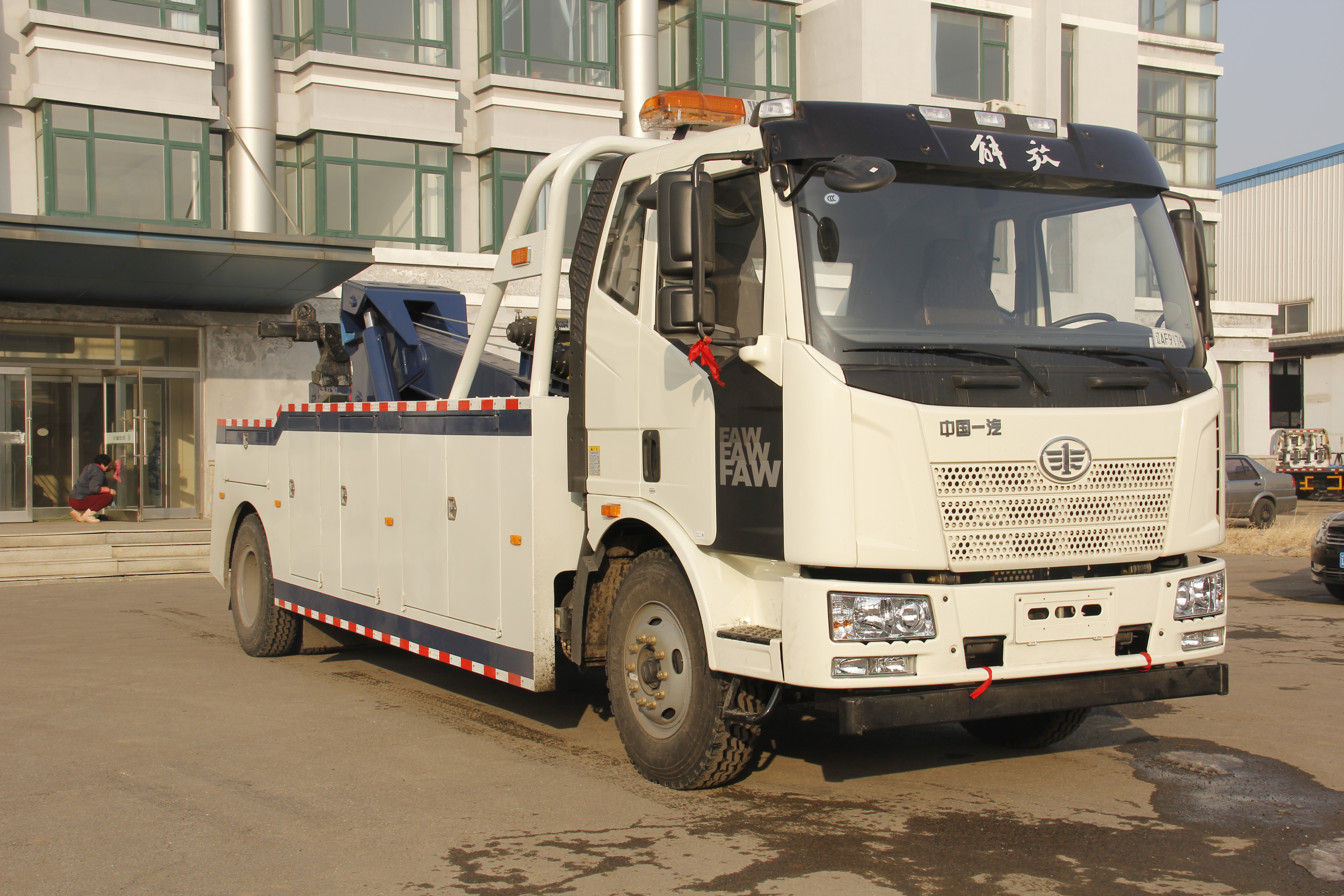 中型拖吊聯體(ti) 清障車價(jia) 格